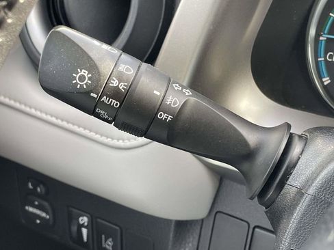 Used 2017 Toyota RAV4 Limited image 13