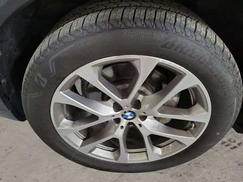 Used 2022 BMW X5 xDrive40i w/ Premium Package AWD/4WD image 9