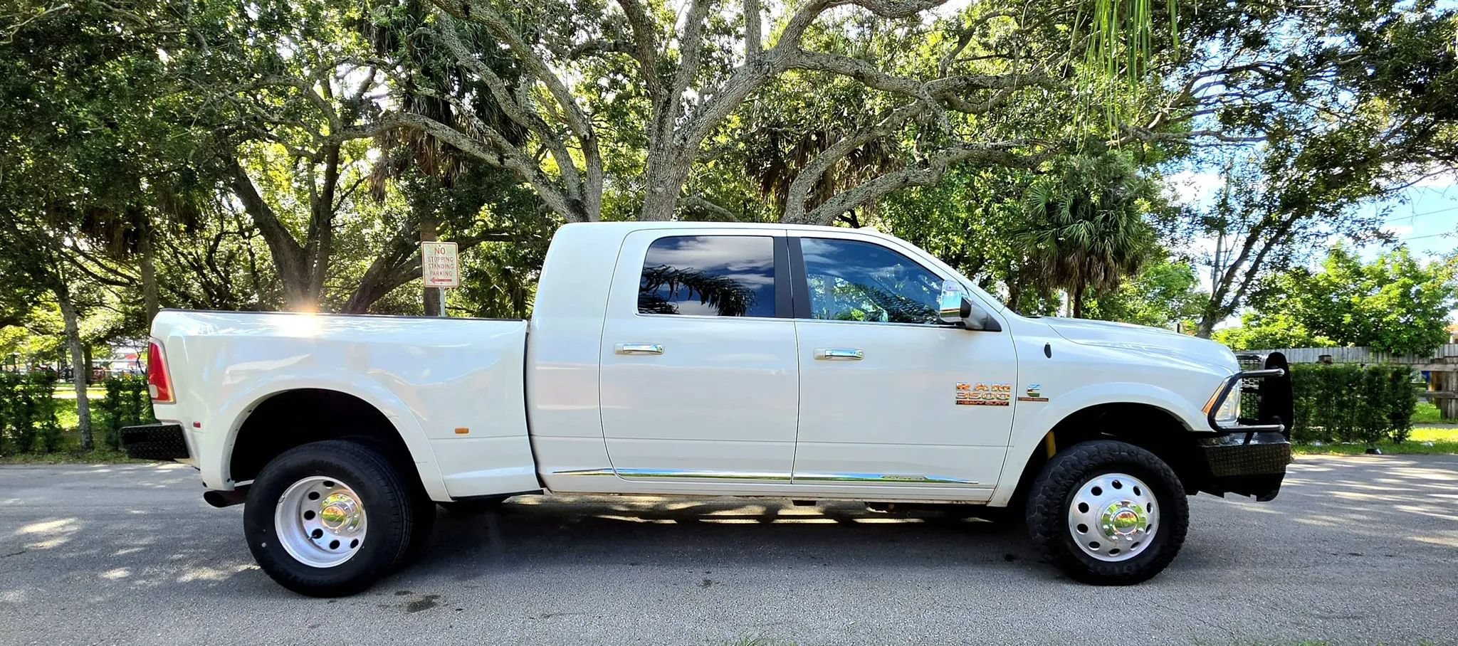 Used 2017 RAM 3500 Laramie Longhorn AWD/4WD image 11