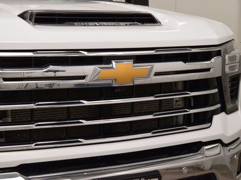 Used 2024 Chevrolet Silverado 3500 LTZ w/ LTZ Convenience Package AWD/4WD image 11