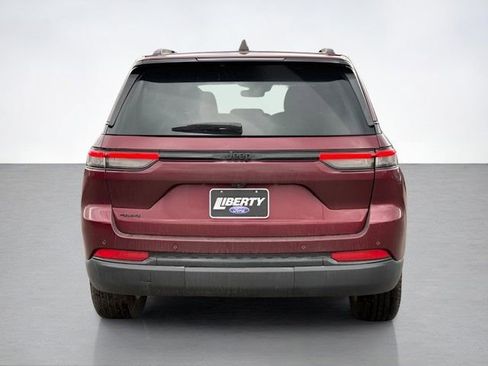 Used 2023 Jeep Grand Cherokee Altitude image 4