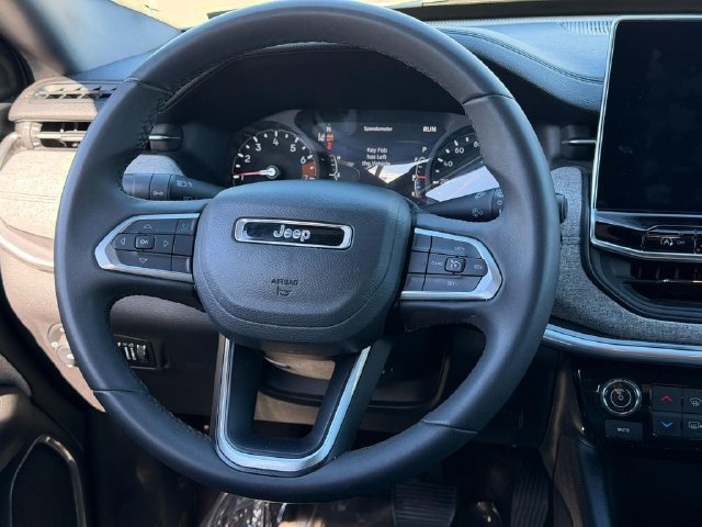 Used 2024 Jeep Compass Latitude AWD/4WD image 15