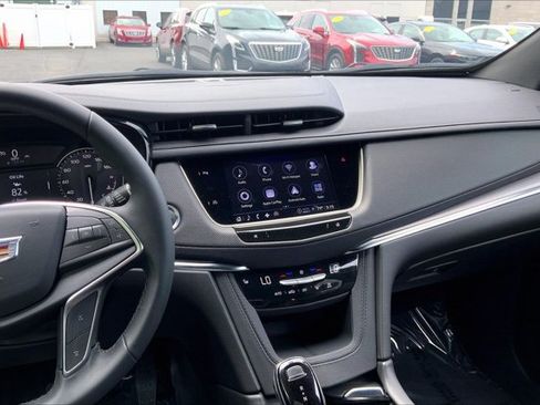 Used 2025 Cadillac XT5 Luxury w/ LPO, Floor Liner Package AWD/4WD image 5