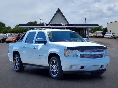 Used 2008 Chevrolet Avalanche LTZ w/ LTZ Preferred Equipment Group AWD/4WD image 1