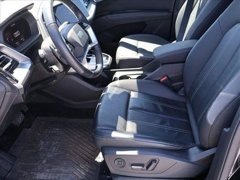 Used 2023 Audi Q4 e-tron Premium Plus w/ Premium Plus RWD image 4