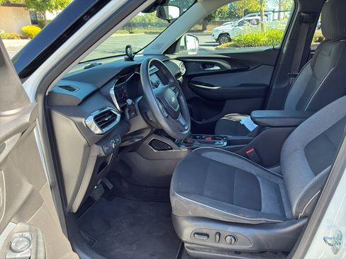 Used 2023 Chevrolet TrailBlazer LT FWD image 18