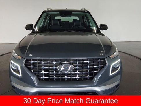 Used 2025 Hyundai Venue Limited image 2