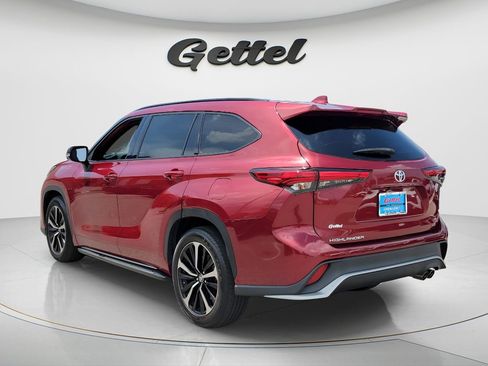 Used 2021 Toyota Highlander XSE FWD image 6