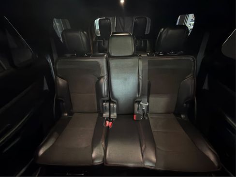 Used 2018 Ford Explorer XLT w/ Equipment Group 202A AWD/4WD image 19