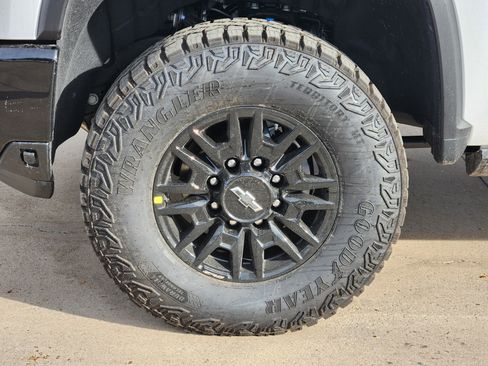 New 2026 Chevrolet Silverado 2500 ZR2 image 18