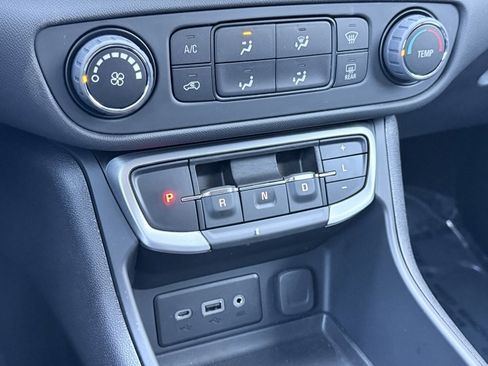 Used 2024 GMC Terrain SLE image 17