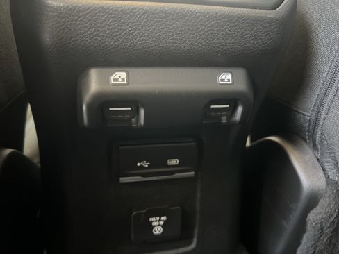 Used 2019 Jeep Wrangler Unlimited Sahara AWD/4WD image 16