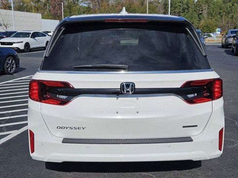 New 2026 Honda Odyssey Touring image 6