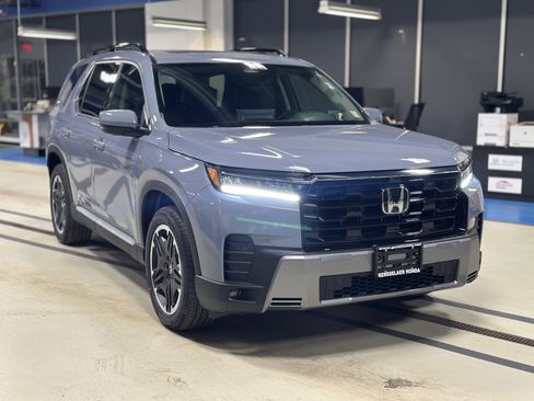 New 2026 Honda Pilot Touring image 2