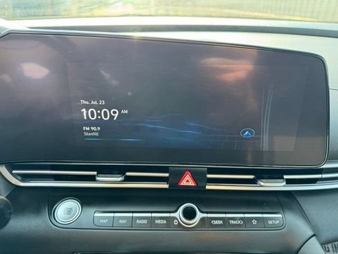 Used 2025 Hyundai Elantra Limited FWD image 15