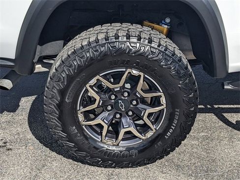 Used 2024 Chevrolet Colorado ZR2 w/ ZR2 Convenience Package III image 9