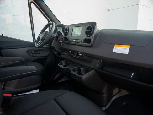 Used 2024 Mercedes-Benz Sprinter 2500 image 30