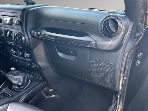 Used 2017 Jeep Wrangler Unlimited Sahara AWD/4WD image 24