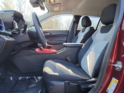 Used 2024 Chevrolet Trax LS w/ LS Convenience Package image 13