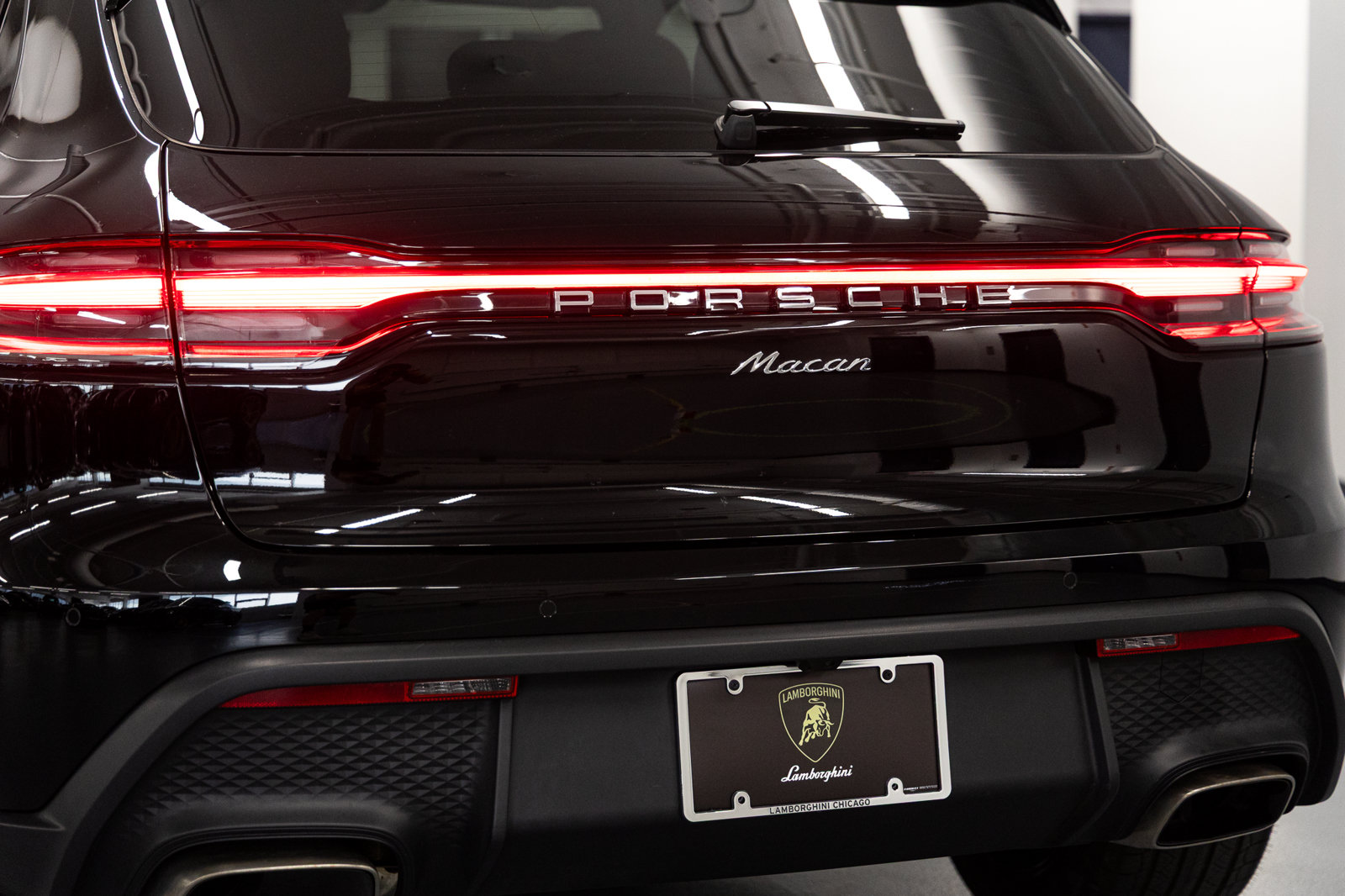 Used 2025 Porsche Macan AWD/4WD image 15
