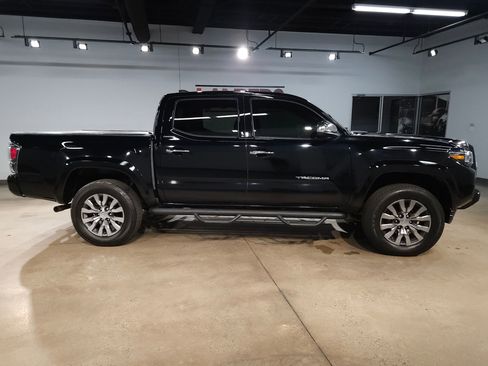 Used 2022 Toyota Tacoma Limited AWD/4WD image 8