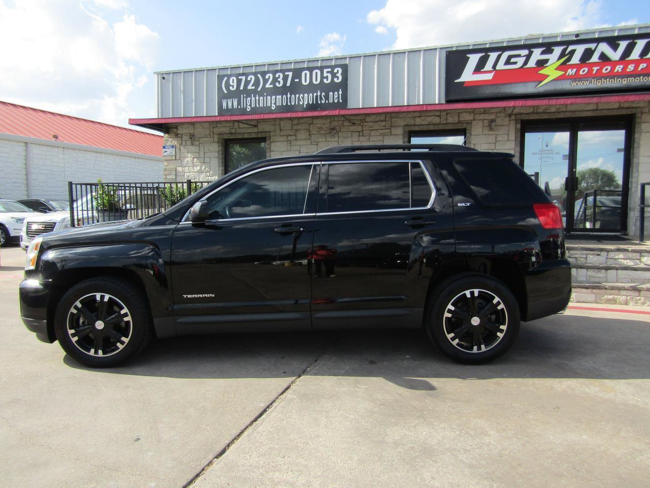 Used 2017 GMC Terrain SLT w/ Driver Alert Package I FWD image 2