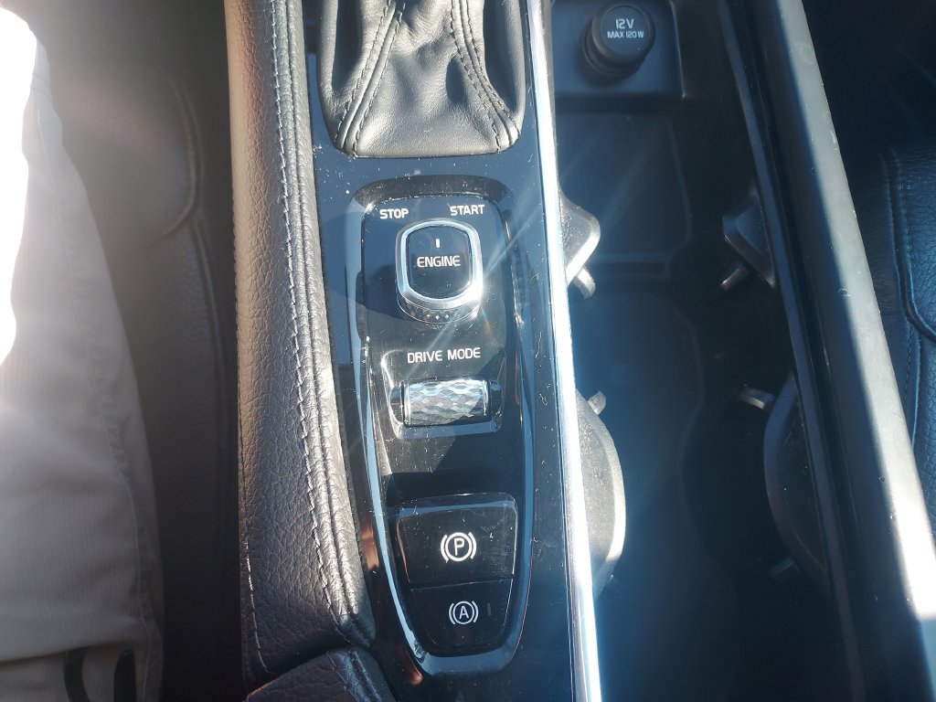 Used 2017 Volvo XC90 T6 Momentum w/ Vision Package AWD/4WD image 21