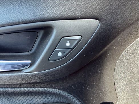 Used 2023 Chevrolet Equinox RS FWD image 20