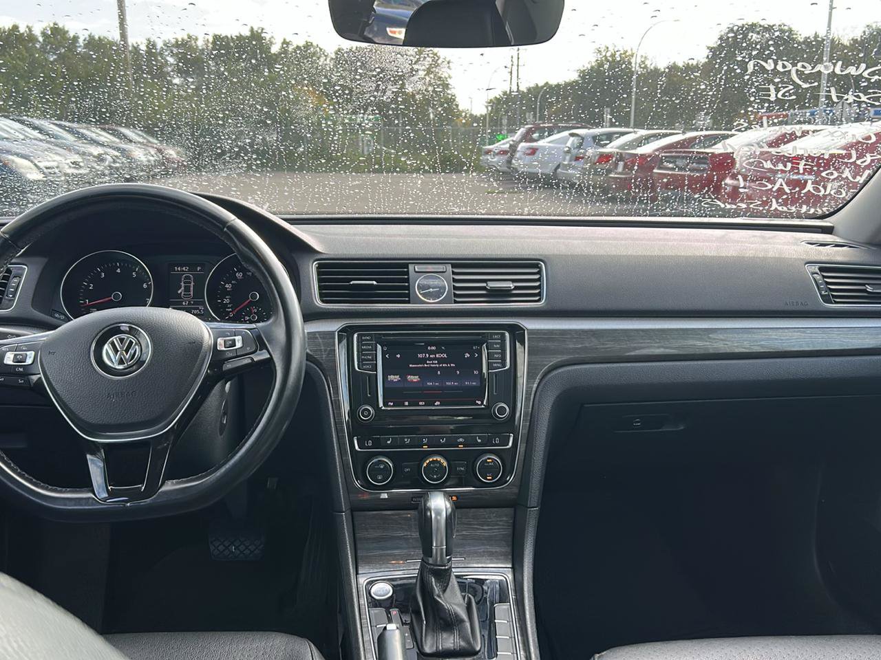 Used 2016 Volkswagen Passat 1.8T SE w/ Lighting Package FWD image 10