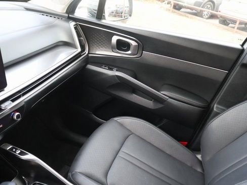 Used 2025 Kia Sorento EX w/ Panoramic Sunroof Package image 26