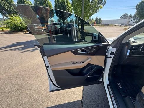 Used 2021 Audi Q8 Prestige w/ Prestige Package AWD/4WD image 14