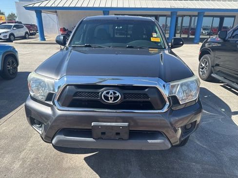 Used 2014 Toyota Tacoma 4x4 Access Cab image 2