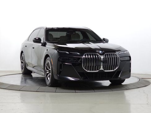 Used 2025 BMW 760i xDrive w/ Premium Package image 1