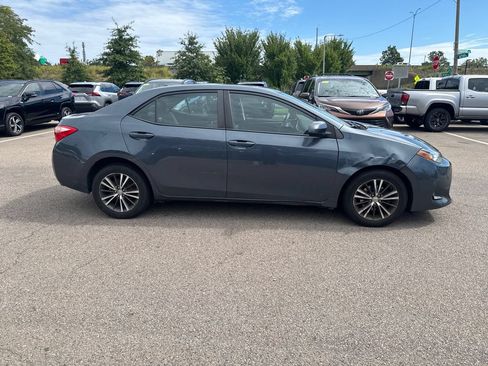 Used 2017 Toyota Corolla LE w/ LE Premium Package w/Moonroof FWD image 8