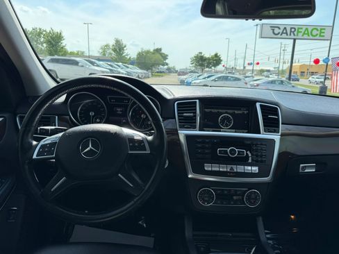 Used 2014 Mercedes-Benz GL 450 4MATIC image 27