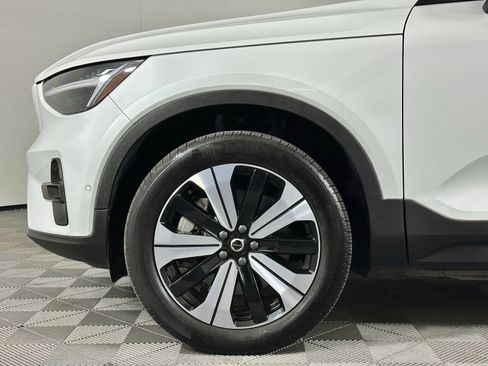 Used 2023 Volvo XC40 Recharge Plus image 8