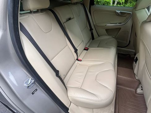 Used 2016 Volvo XC60 T5 Premier w/ Proximity Package FWD image 20