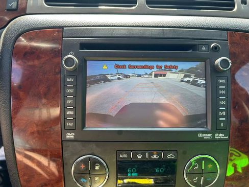 Used 2013 Chevrolet Avalanche LT image 21