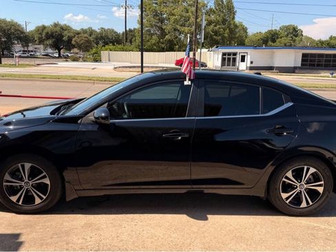 Used 2020 Nissan Sentra SV FWD image 2
