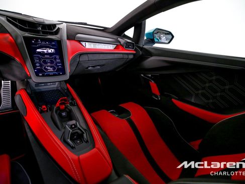 Used 2025 Lamborghini Revuelto AWD/4WD image 16