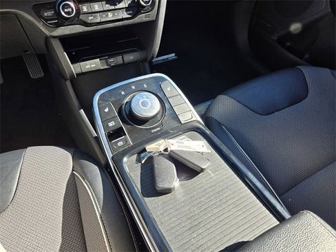 Used 2022 Kia Niro EX image 21
