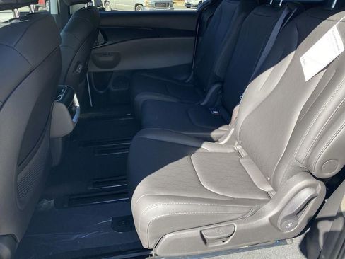 New 2026 Kia Carnival image 25