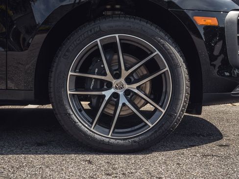 New 2025 Porsche Macan image 12