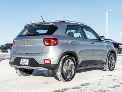 Used 2023 Hyundai Venue SEL image 6