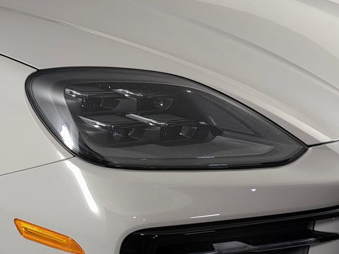 New 2026 Porsche Cayenne Coupe AWD/4WD image 15