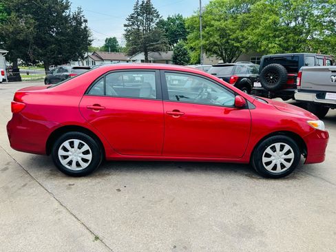 Used 2011 Toyota Corolla LE FWD image 2