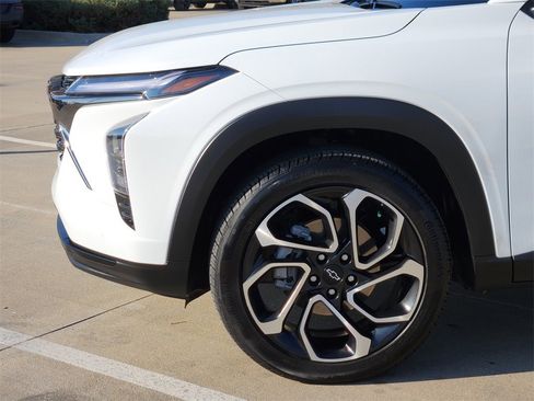 Used 2025 Chevrolet Trax RS w/ Driver Confidence Package image 9