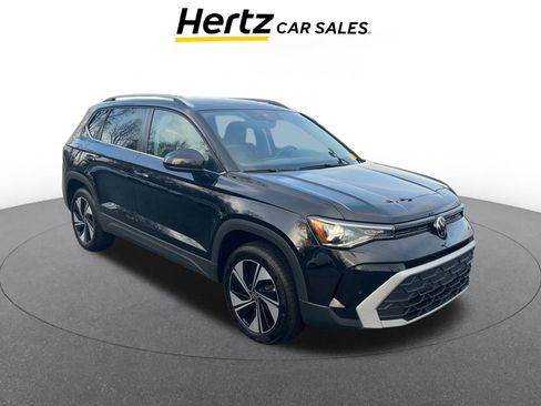 Used 2025 Volkswagen Taos SE image 1