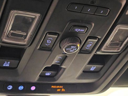 Used 2022 Chevrolet Suburban High Country w/ LPO, Illumination Package AWD/4WD image 17