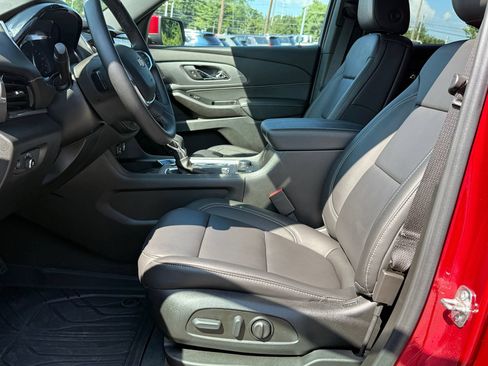 Certified 2023 Chevrolet Traverse LT w/ LT Premium Package AWD/4WD image 17